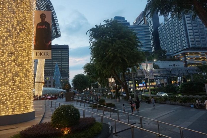 Gemerlap Orchard Road Kala Malam