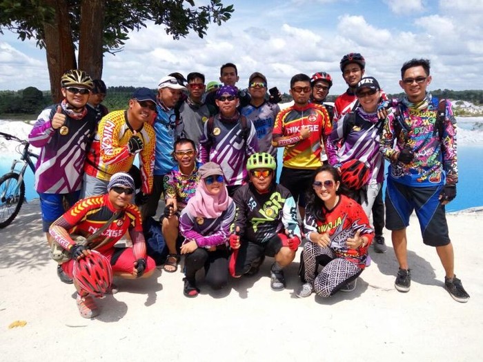 Gowes Asyik Bareng Komunitas Sepeda ke Danau Biru, Bangka
