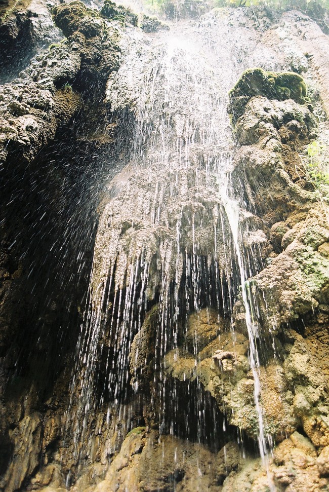 Gua Tetes, Kolaborasi Gua dengan Air Terjun