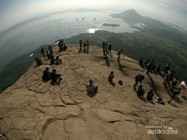 Gunung di Dekat Jakarta yang Bersahabat Buat Pendaki Pemula