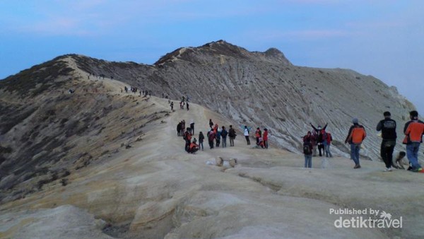 Gunung Ijen Pagi Hari, Lukisan Alam Mempesona