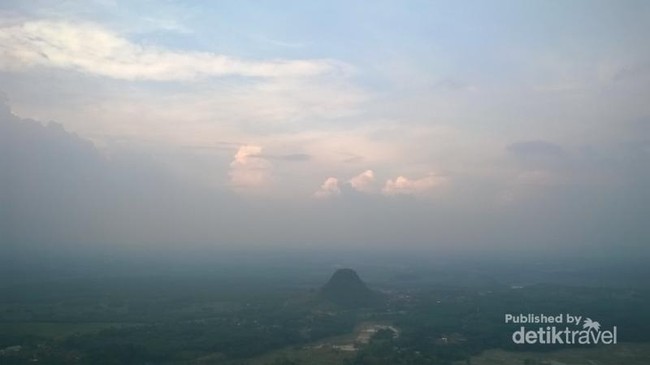 Gunung Munara, Tebing Keraton dari Bogor