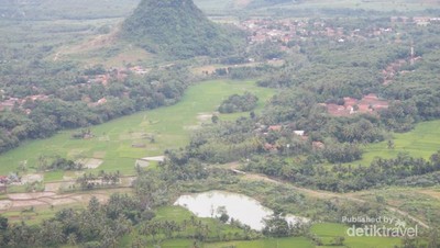 Gunung Munara yang Cantik & Tak Jauh dari Jakarta