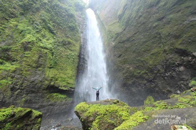 Gunung Semeru Punya Air Terjun Secantik Ini