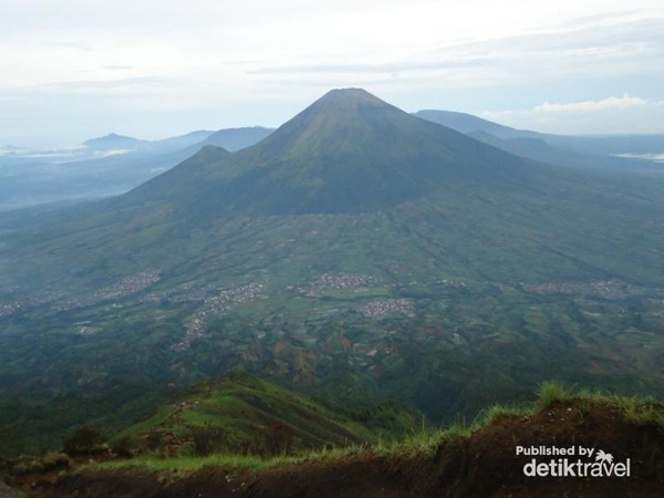 Gunung Sindoro-Sumbing yang Mempesona