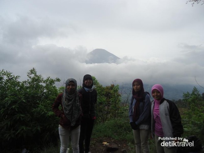 Gunung Sindoro-Sumbing yang Mempesona
