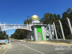 Halo Traveler, Dapat Salam dari Masjid Apung Kendari
