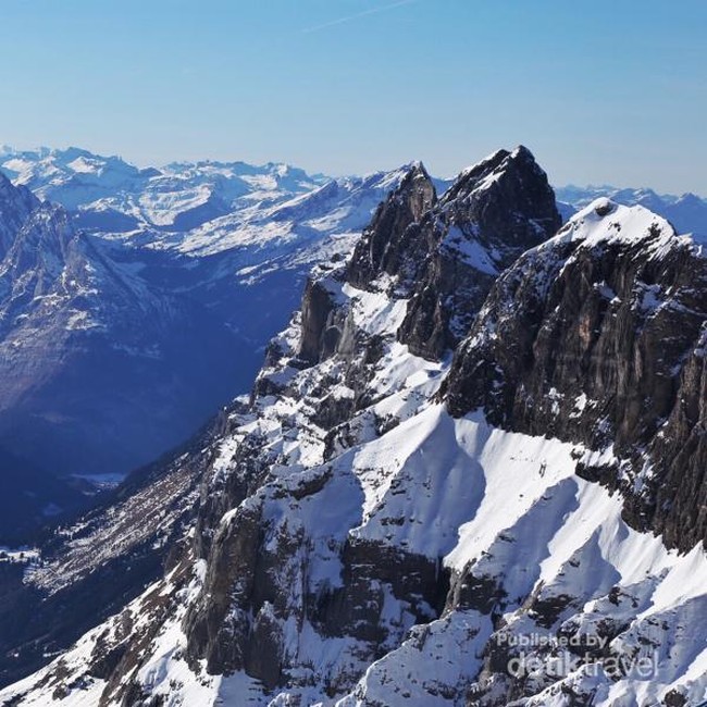 Hamparan Salju Abadi di Puncak Mount Titlis, Swiss