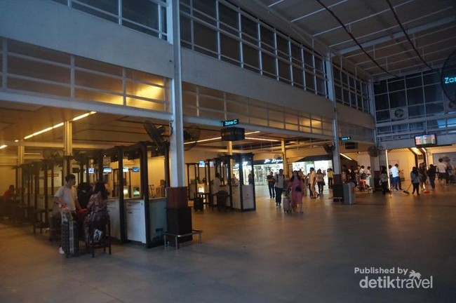 Hanya di Maldives, Keluar Bandara Dijemput Kapal