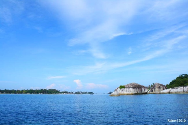Hati-hati! Terhipnotis Keindahan Laut Belitung