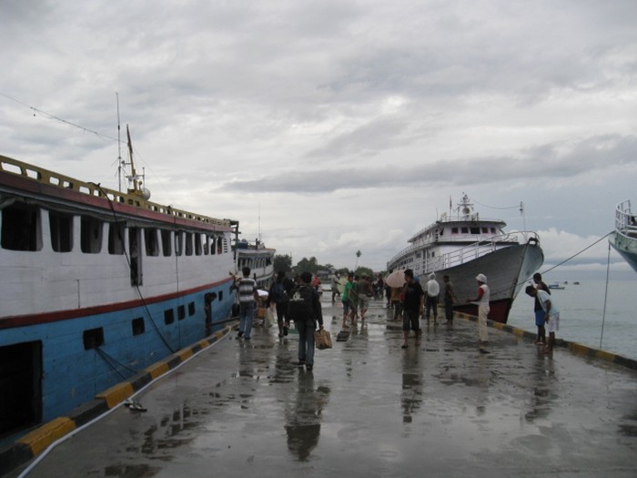 Hebohnya Pelabuhan Ampana