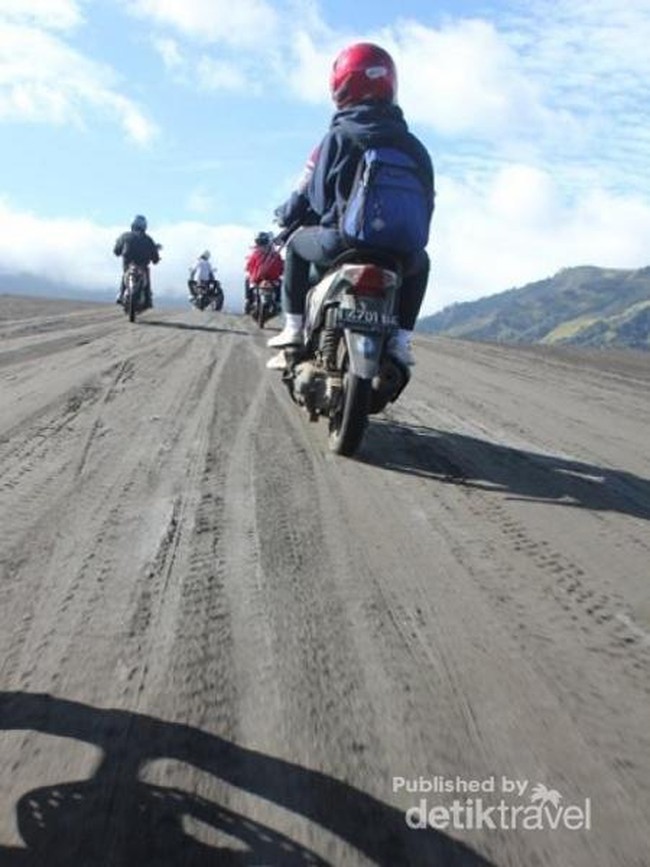 Hijaunya Savana di Bromo