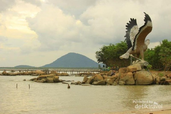 Imlek Di Singkawang Ada Pantai Kebun Binatang