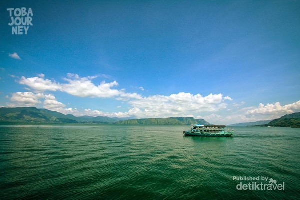 Pemandangan Danau Toba dari Tuktuk Siadong.