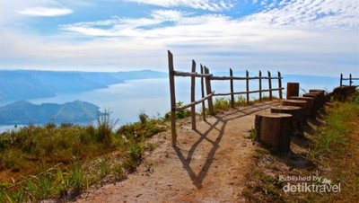 Indahnya Danau Toba dari Puncak Simalem