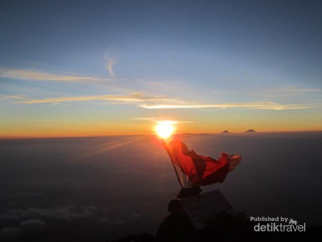Indahnya Hamparan Awan dari Puncak Gunung Slamet