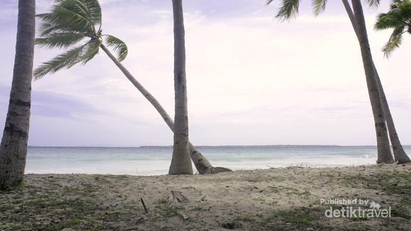 Indahnya Hamparan Pasir Putih Pantai Bara, Sulawesi Selatan
