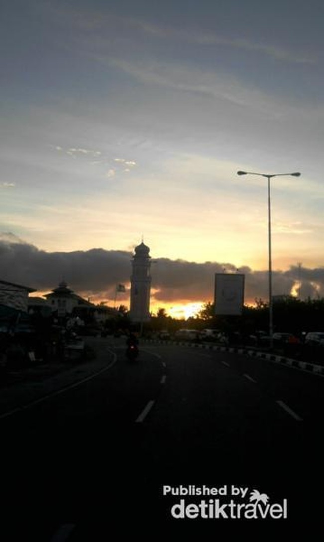 Indahnya Sunset di Pantai Ulee Lheue Banda Aceh