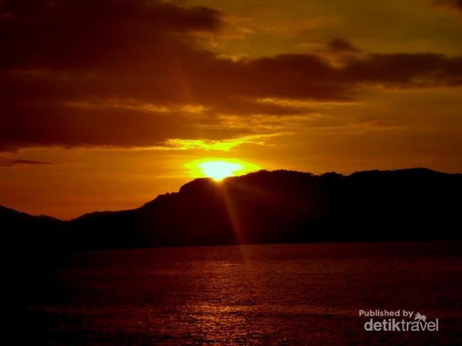 Indahnya Sunset Pantai Ulee Lheue Banda Aceh