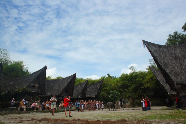Indahnya Tari Tor-Tor dan Si Gale-Gale