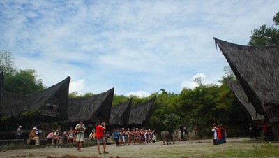 Indahnya Tari Tor-Tor dan Si Gale-Gale