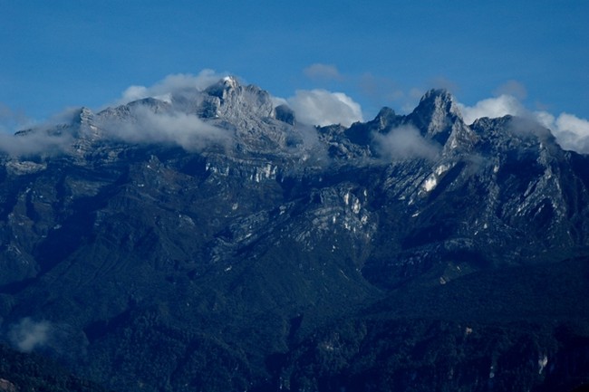 Ini Dia Salju di Puncak Carstenz