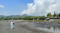 Saat Pantai Bohay sedang surut.