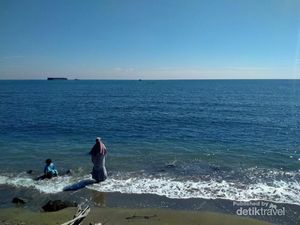 Ini Pantai Bohay, Lokasinya di Samping PLTU Paiton