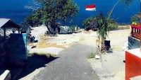 Jalan utama menuju Pantai Klingking.