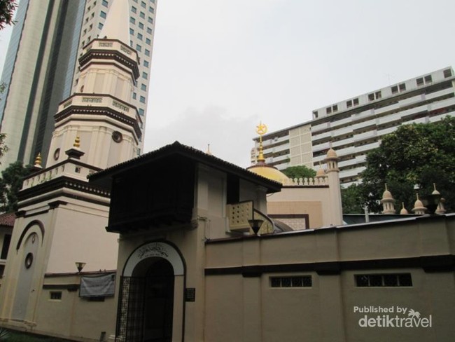 Jalan-jalan ke Masjid di Singapura