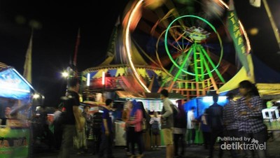 Jalan-jalan Seru di Pasar Malam Sekaten, Yogya
