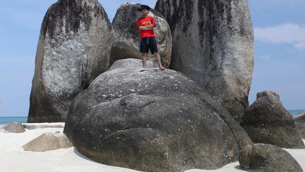 Jangankan Pantai, Batu Saja Bisa Keren di Belitung