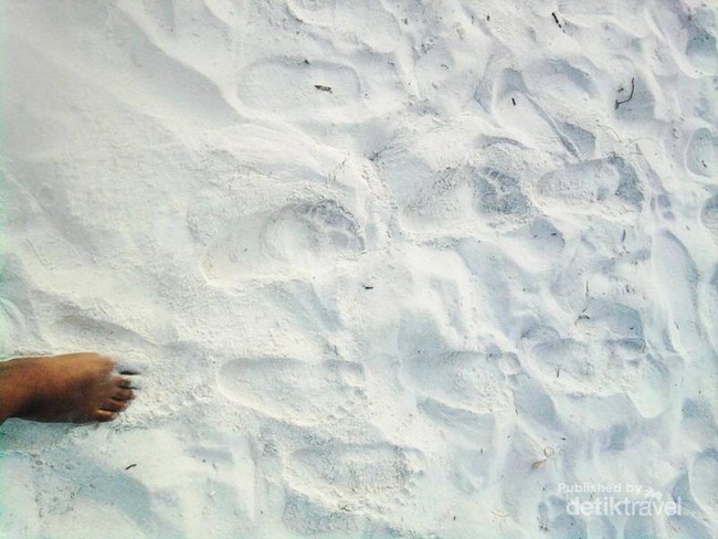 Jatuh Cinta Pada Pasir Seputih Kapas di Belitung