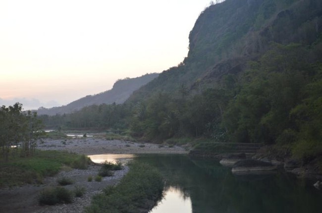 Jembatan di Yogyakarta Ini Punya Panorama Sunset yang Cantik