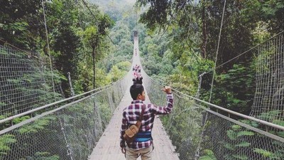 Jembatan Gantung yang Hits Sampai Air Terjun Cantik di Sukabumi