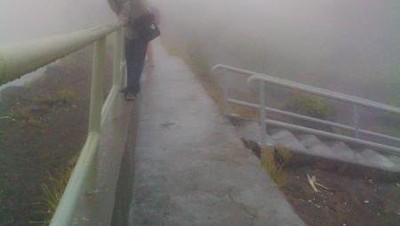 Kabut Tebal Tak Halangi Kecantikan Danau Kelimutu