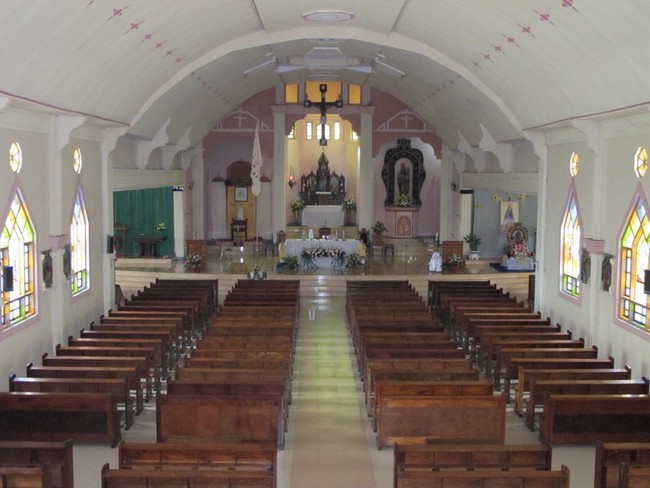 Kaca Patri Katedral Reinha Rosari Larantuka