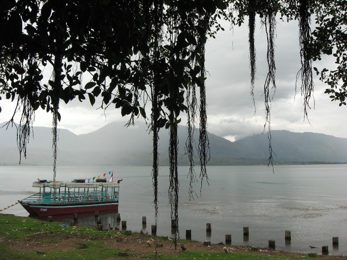 Kala Mendung di Danau Singkarak