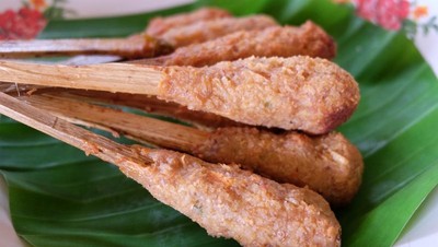 Kalau ke Bali, Cobain Sate Lilit Ya!