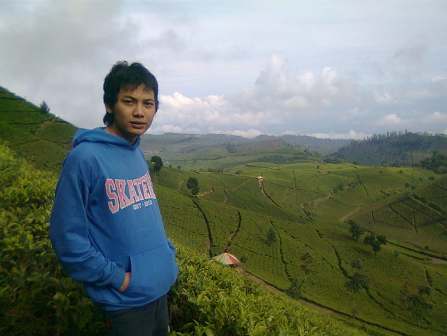 Kaligua: Gua Kelelawar, Danau dan Pesona Kebun Teh