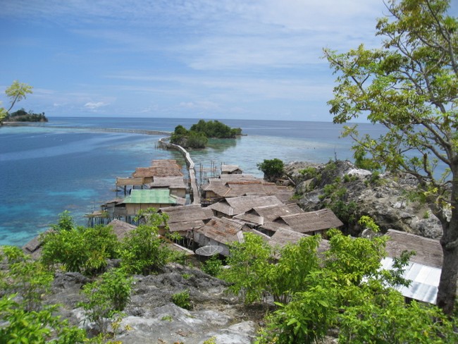 Kampung Bajo, Pulau Papan