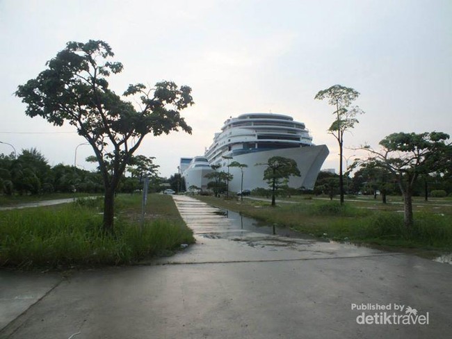 Kapal Pesiar Terdampar? Bukan, Ini Hotel Pacific di Batam