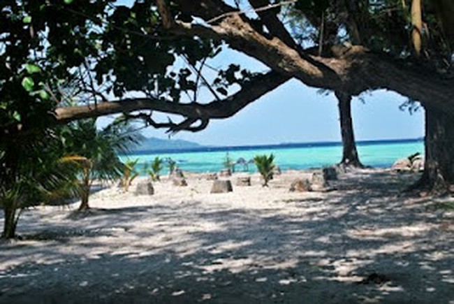 Karimunjawa (Bag. 2) - Bermain ke Pulau Tetangga