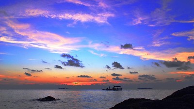 Karimunjawa, Sunset dan Bawah Lautnya Juara!