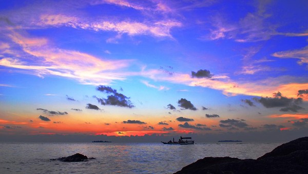 Karimunjawa, Sunset dan Bawah Lautnya Juara!