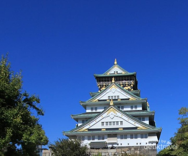 Kastil Osaka yang Megah dan Bersejarah