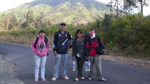 Kawah Ijen dan Keramahan Penambang Belerang yang Memikat