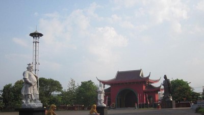 Ke Klenteng Sam Poo Kong, Bertemu Laksamana Agung Zheng He