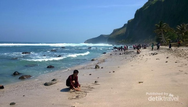 Kebumen Punya Pantai Secantik Ini