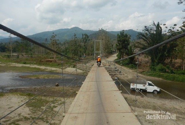 Kecantikan Air Terjun Tetewa yang Tersembunyi di Sultra